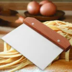 Cake Scrapper with Wooden Handle
